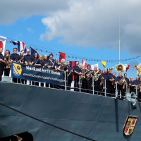 Der Musikzug der Freiwilligen Feuerwehr Hasloh auf der Kieler Woche in Kiel.
