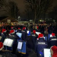 20251221_SpielenUntermTannenbaum01