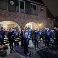 20251221_SpielenUntermTannenbaum02